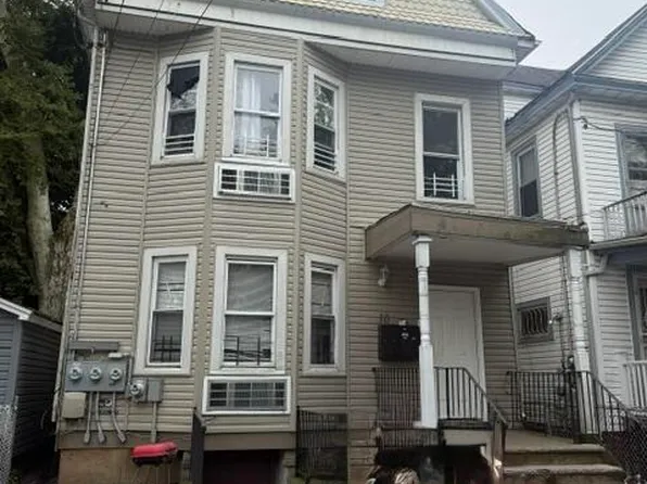 10 Egmont Pl, Staten Island, NY 10301