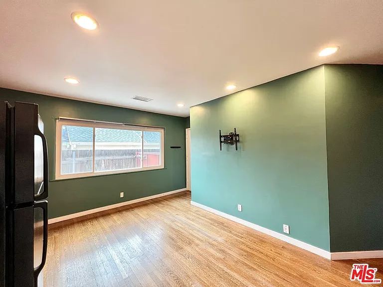 10006 Silverton Ave — Photo 4
