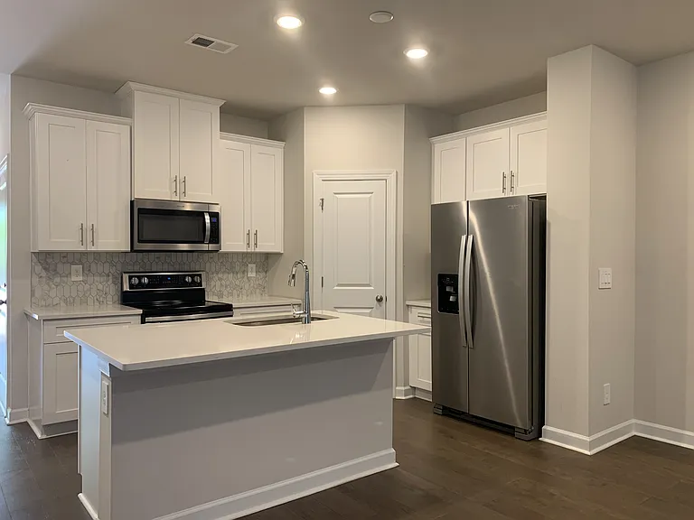 1624 Village Grove Lane 14015 Singletree #LANE401 — Photo 6