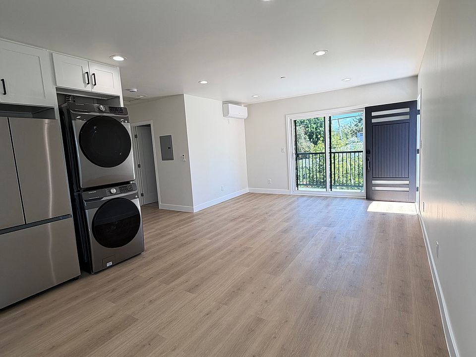 1st image of 6154 1/2 Colbath Ave #6154-1/2