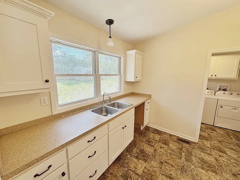 804 E Clark St — Photo 5