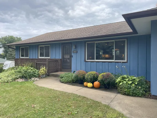 441 Walnut Ln, Apple Valley, MN 55124