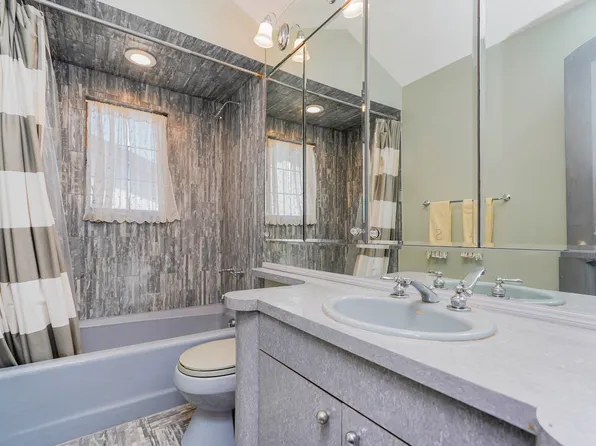 333 Mayfair Drive North image 28 of 34