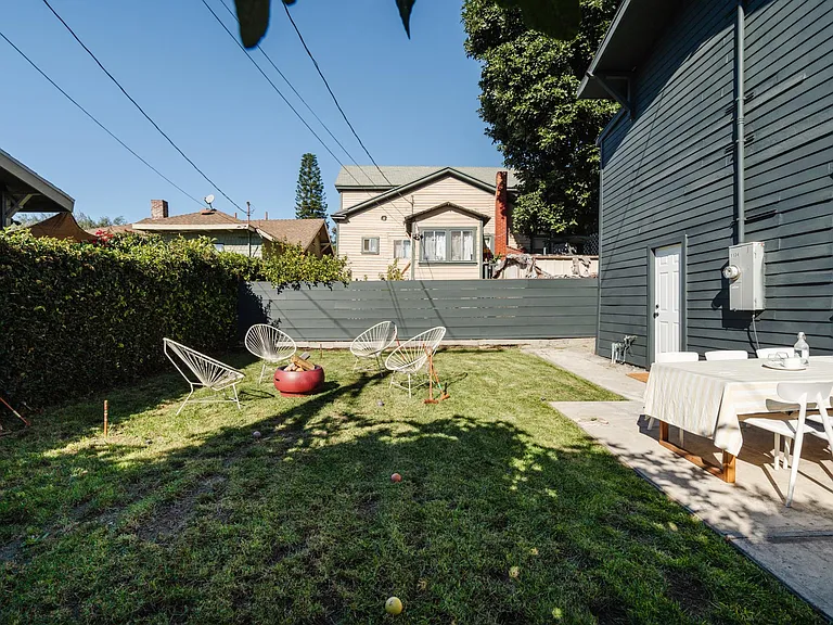 1134 Isabel St — Photo 24