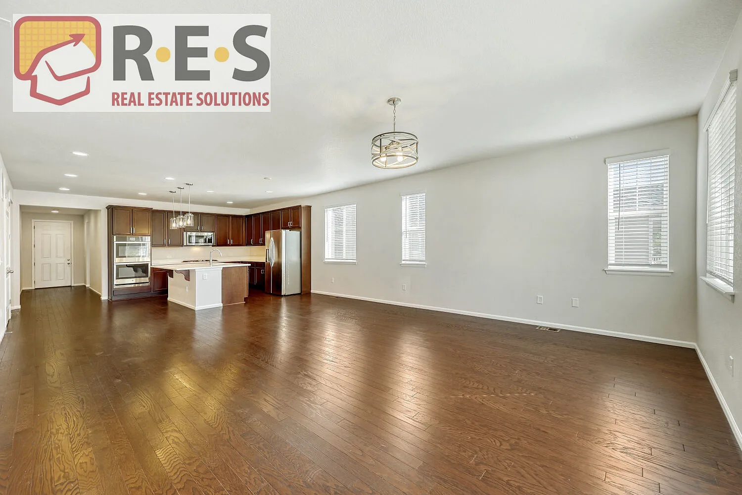 5 bed, 3862 sqft, $3,595 — Photo 4