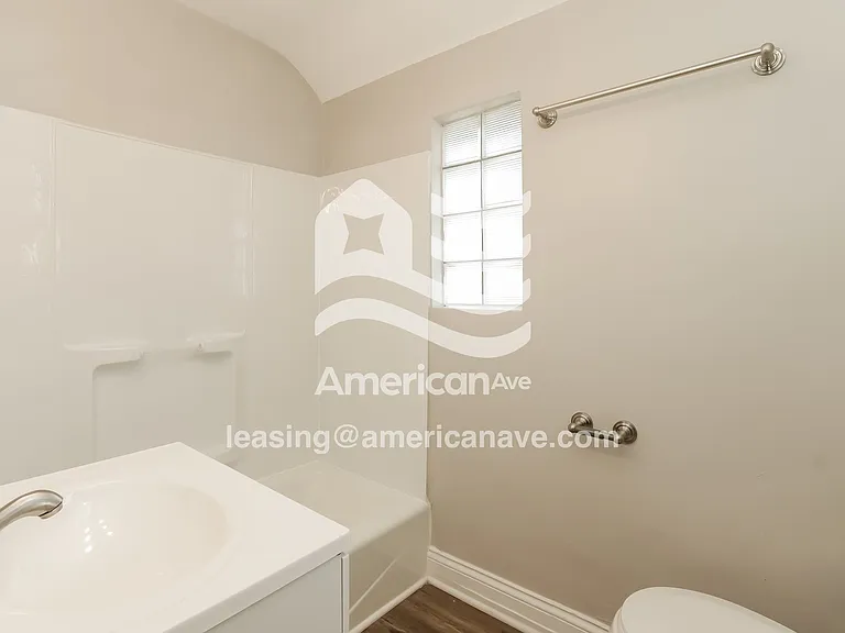 776937_012_bathroom_12.jpg