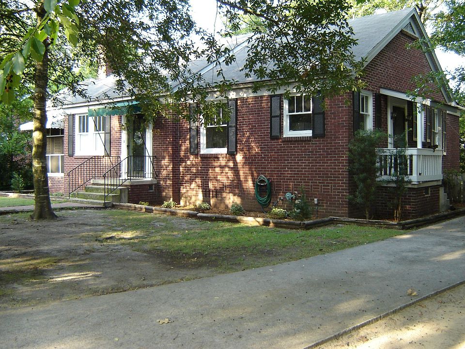 Side view fromw diveway