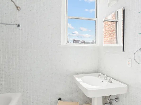 875 Park Avenue image 11 of 13