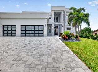 5362 Mayfair Court Cpe, Coral, FL 33904