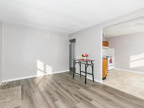 4th image of 11065 Florence Ave