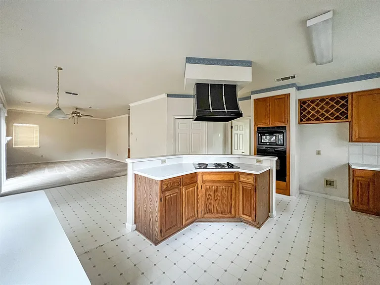 6204 Old Harbor Ln — Photo 11