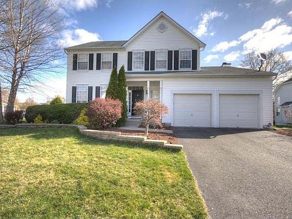 2nd image of 3 Hartsdale Ct