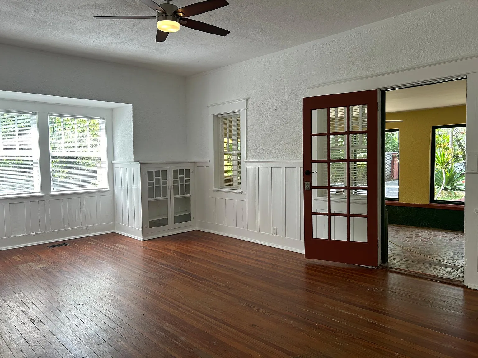 306 W North St — Photo 3
