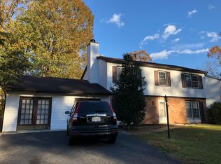 6221 Garretson St, Burke, VA 22015