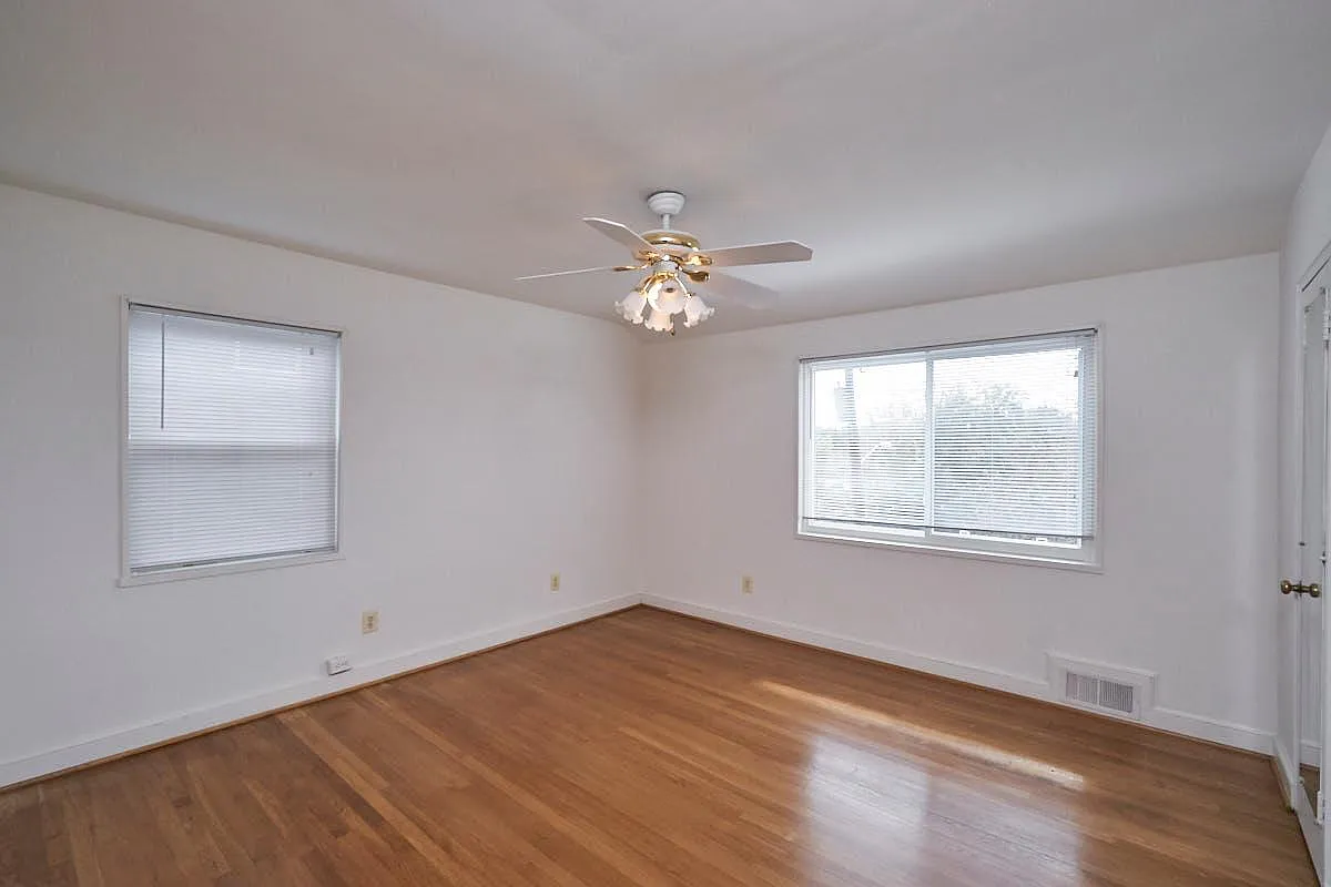 2 bed, 1044 sqft, $1,695 — Photo 4