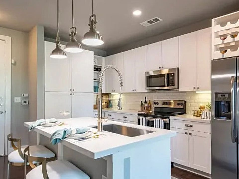 1st image of 4227 Swiss Ave #154