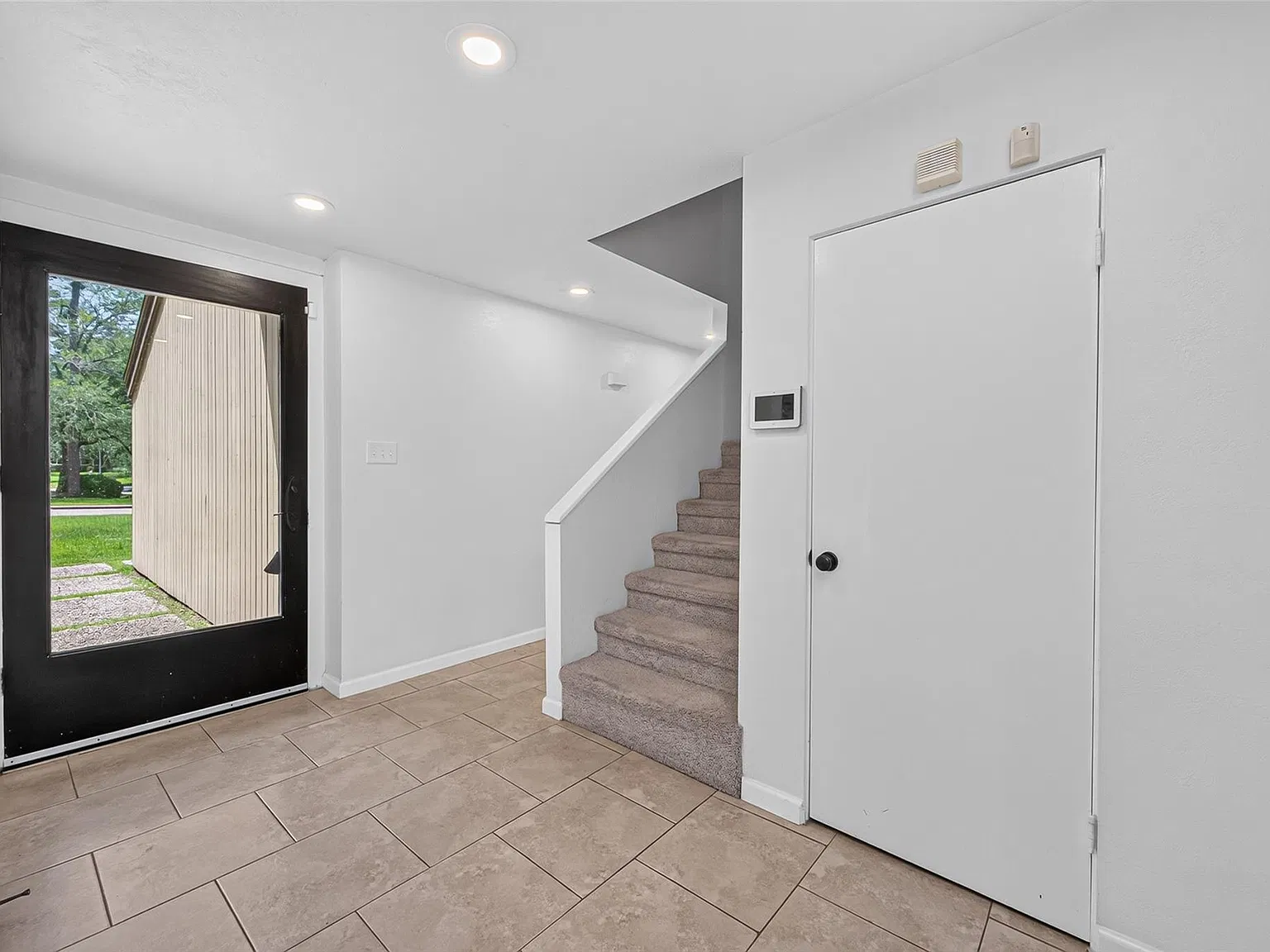 4 bed, 3.0 bath, 3361 sqft, $2,995 — Photo 4