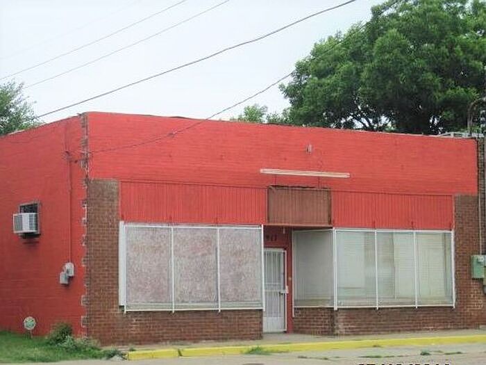 1st image of 1917 N Lottie Ave
