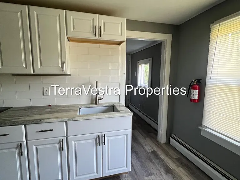 138 Denny Ave — Photo 17