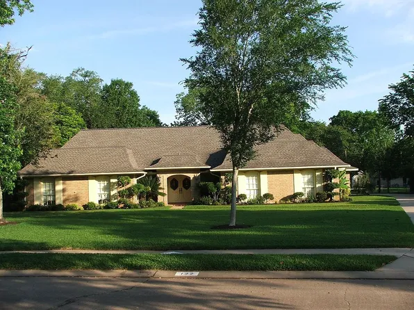 122 Lily St, Lake Jackson, TX 77566