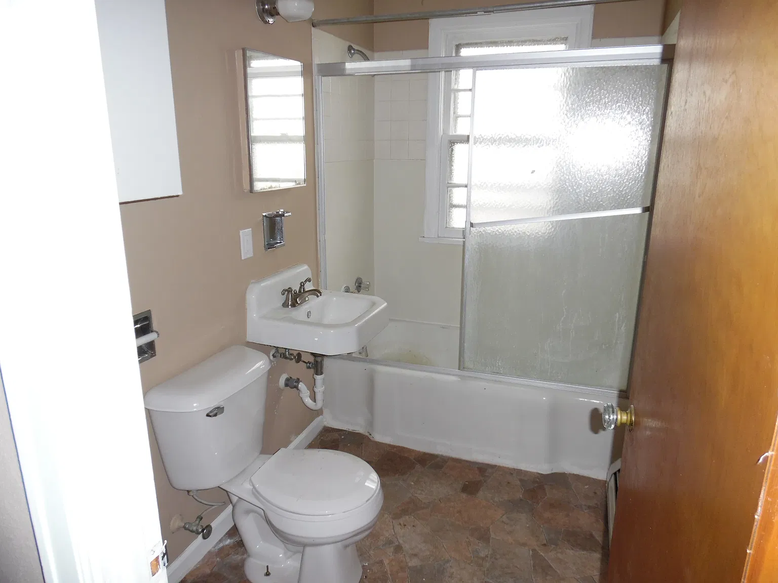 750 Portage Ave - A — Photo 4