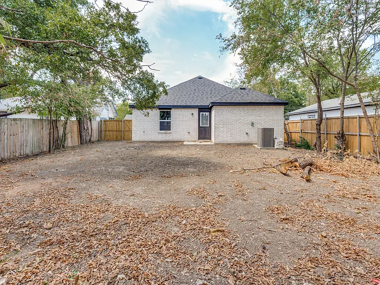 4220 Hamilton Ave — Photo 13