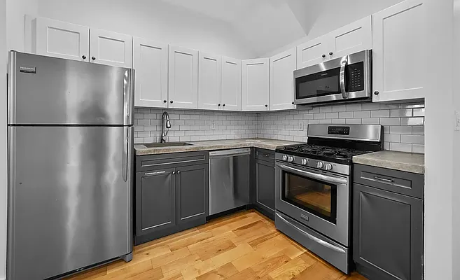 Rented by Nooklyn NYC LLC | media 18