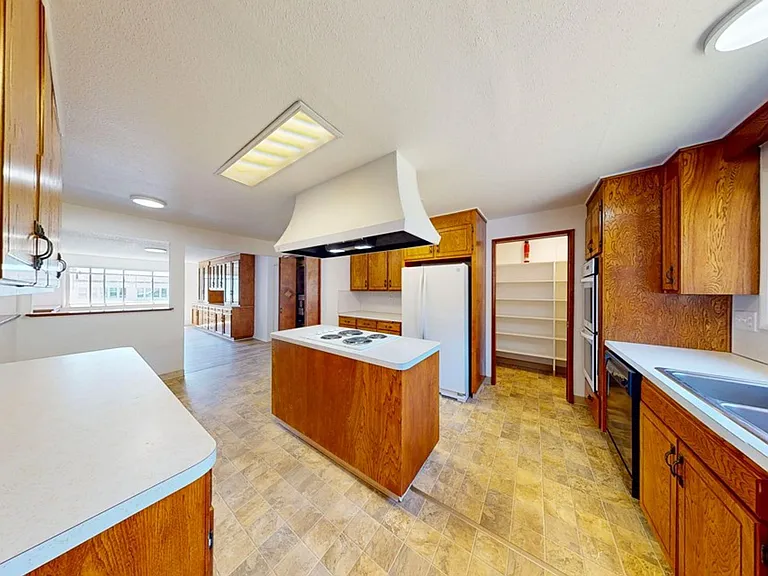 435 -Keystone Apartments — Photo 18