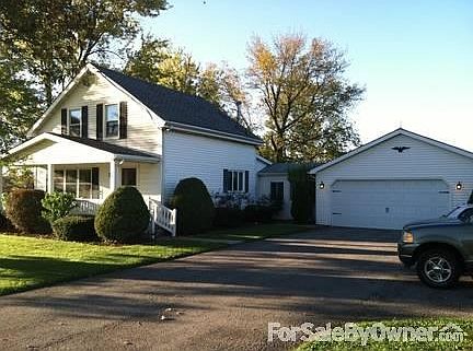 2 story farmhouse
						:
						Beautiful country house, but close to shopping.