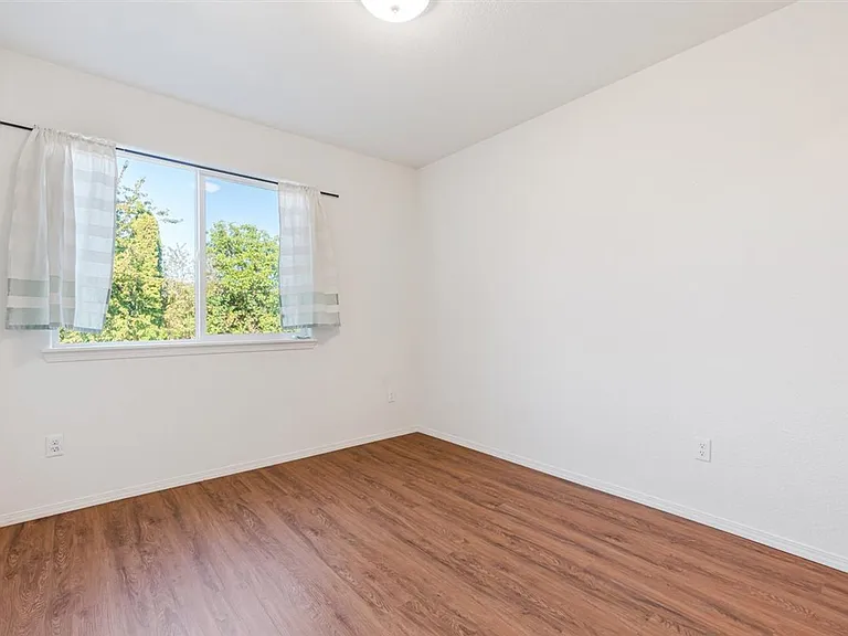 14414 E Burnside St — Photo 12