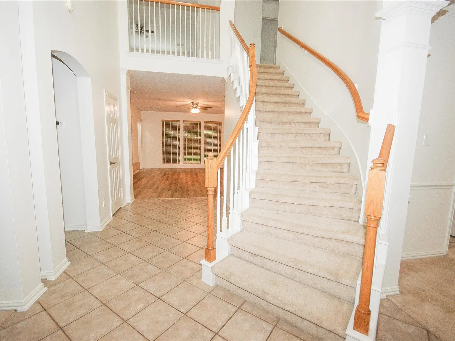 5 bed, 4.0 bath, 3389 sqft, $3,200 — Photo 3