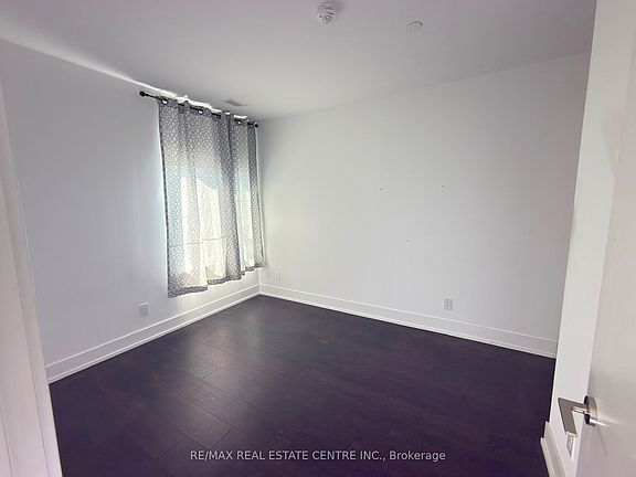 4th image of 3100 Keele St #723