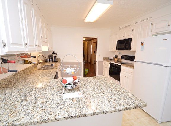 2nd image of 401 Woodvale Ln