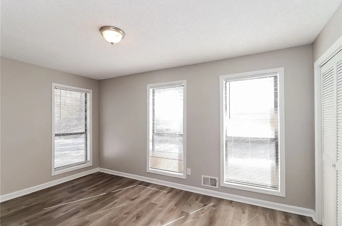 1517 Hillhaven — Photo 4