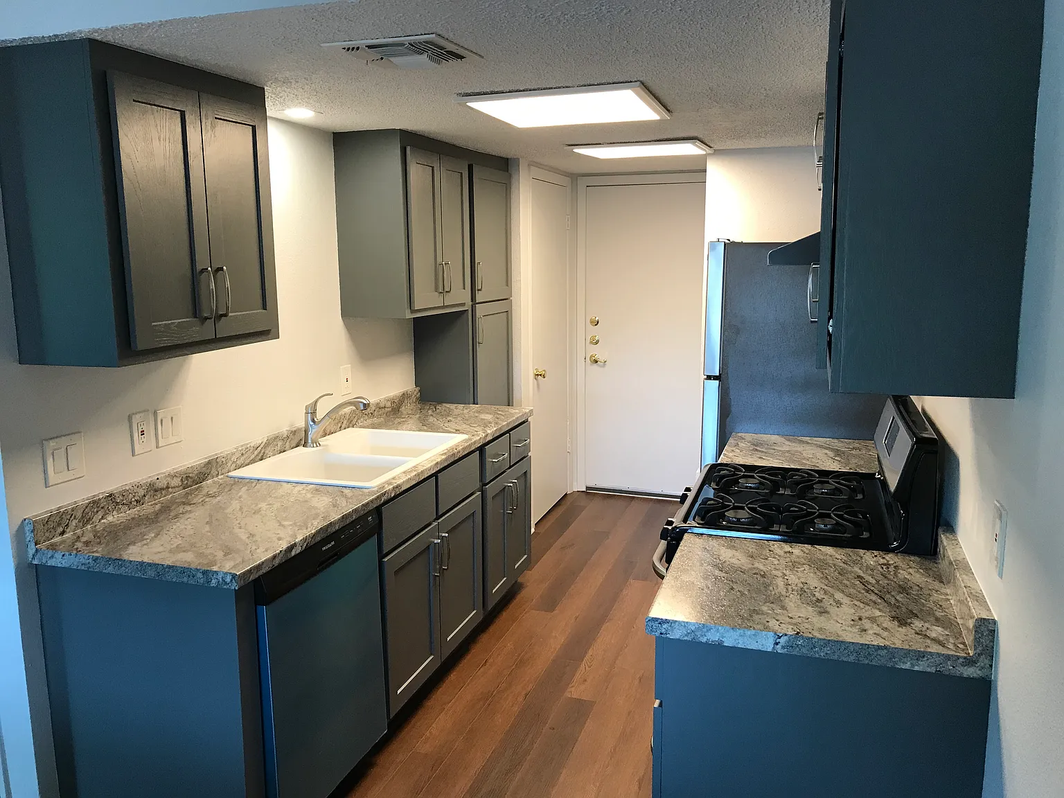 2 bed, 1.5 bath, 1000 sqft, $1,650 — Photo 4