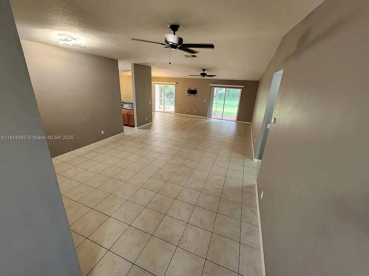 3 bed, 1749 sqft, $2,500 — Photo 3