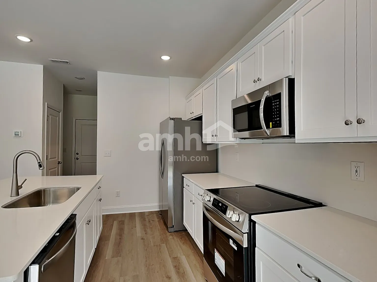 4 bed, 2.5 bath, 1977 sqft, $2,550 — Photo 4