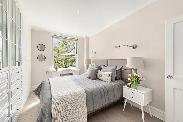 Sold by Douglas Elliman | media 18