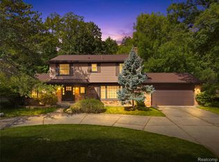 25055 Arden Park Dr, Farmington Hills, MI 48336