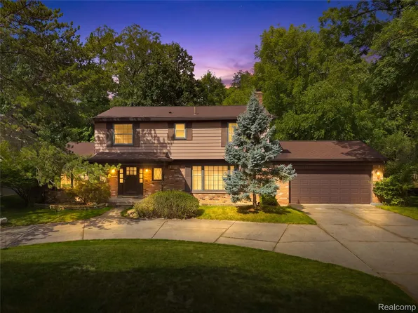 25055 Arden Park Dr, Farmington Hills, MI 48336