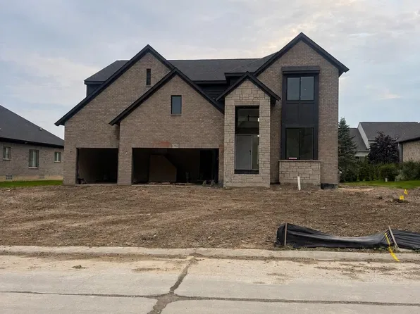 35704 Addison Dr, New Baltimore, MI 48047