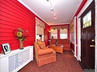 106 Roosevelt St, Garden City, NY 11530