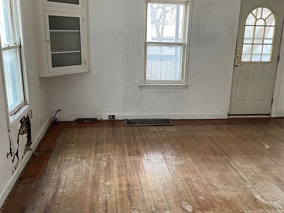 3rd image of 13133 Marion St