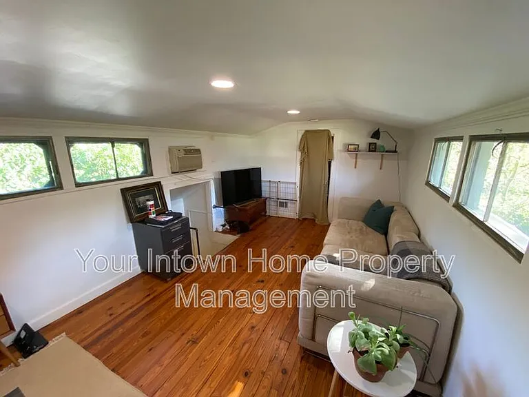 1080 Benteen Ave SE — Photo 6