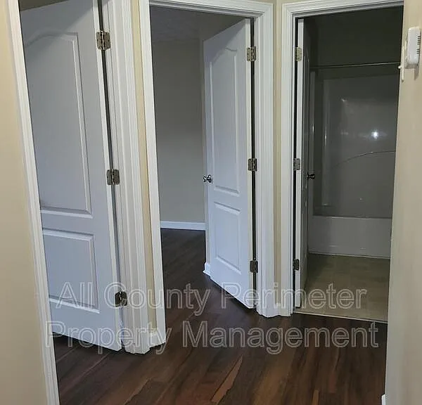 5543 Pineridge Ct — Photo 10