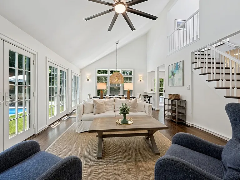 71 Cove Hollow Rd — Photo 3