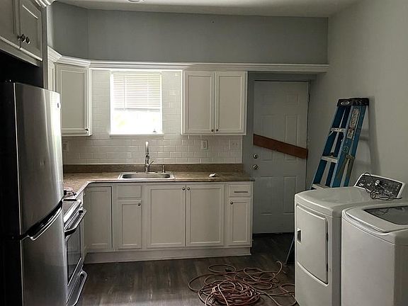 4th image of 1113 N Montford Ave