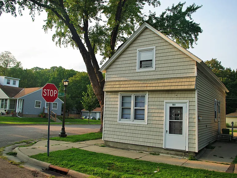 551 Michigan St — Photo 16
