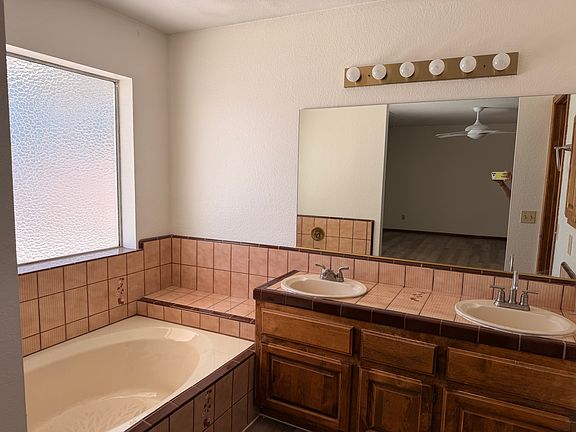 4th image of 12901 Briarcliff Dr