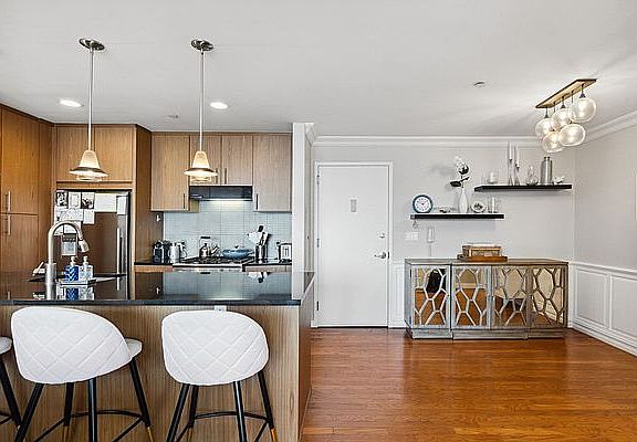 4th image of 48-15 11th St Penthouse 12E